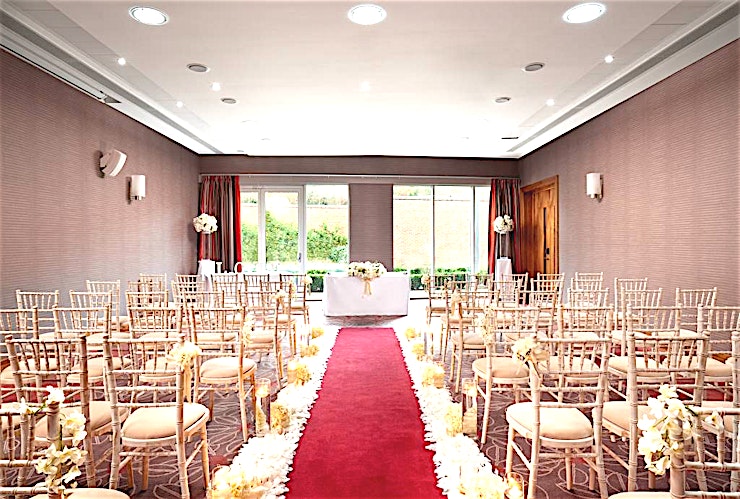 Seam Suite **Hire the Seam Suite for your training workshops and seminars.**
The Seam Suite is an ideal syndicate room for the Auger Suite or on its own great for training workshops and seminars. It has natura